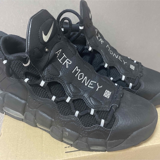 NIKE(ナイキ)のNIKE AIR MORE MONEY  ブラック 27cm メンズの靴/シューズ(スニーカー)の商品写真