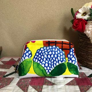 マリメッコ(marimekko)の【早い者勝ち】マリメッコ  生地　ハンドメイド　ケサトリ　ワイヤーポーチ(ポーチ)