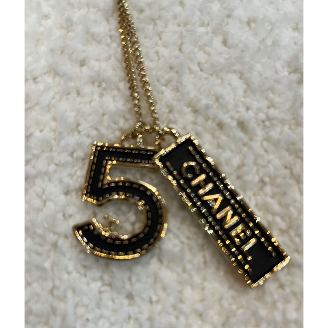 CHANEL今季No.5ロングネックレス新品