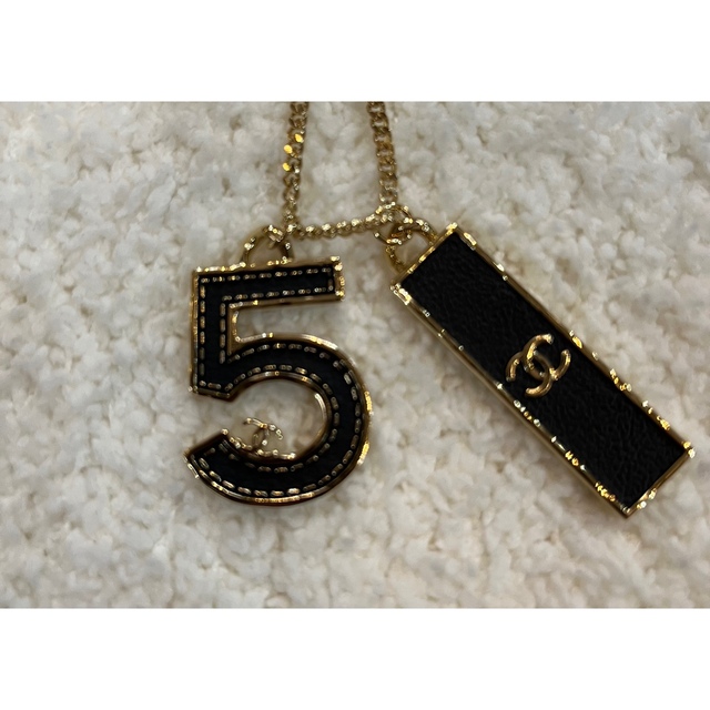 CHANEL今季No.5ロングネックレス新品