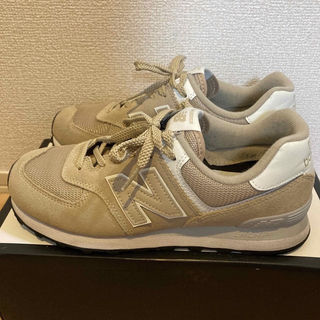 New Balance(ニューバランス)のニューバランス574クラシック　スニーカー　ベージュ25.５cm メンズの靴/シューズ(スニーカー)の商品写真