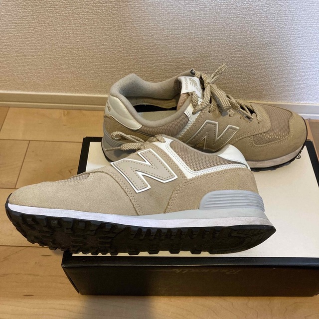 New Balance(ニューバランス)のニューバランス574クラシック　スニーカー　ベージュ25.５cm メンズの靴/シューズ(スニーカー)の商品写真