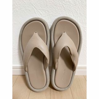 searoomlynn 「新品未使用品」トングサンダル グレージュ