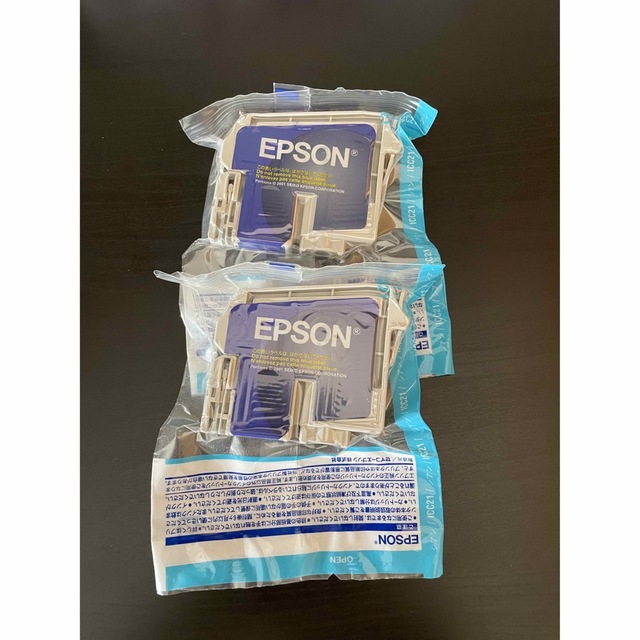 EPSON(エプソン)のEPSON 純正 インクカートリッジ　シアン　ICC21 2つセット➕おまけ インテリア/住まい/日用品のオフィス用品(オフィス用品一般)の商品写真