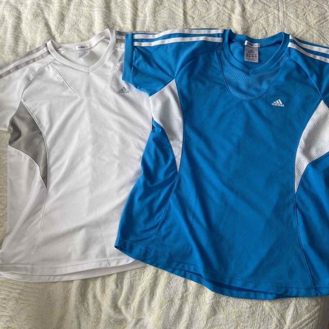 adidas(アディダス)のadidas Tシャツ　2枚セット　水色白色　Mサイズ　ランニングトレーニング スポーツ/アウトドアのランニング(ウェア)の商品写真