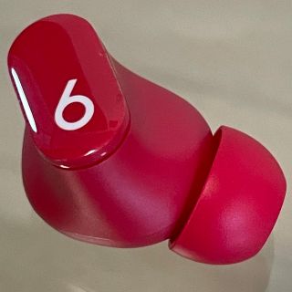 ビーツバイドクタードレ(Beats by Dr Dre)の日本国内正規品★Beats Studio Buds レッド 右耳のみ／R81(ヘッドフォン/イヤフォン)