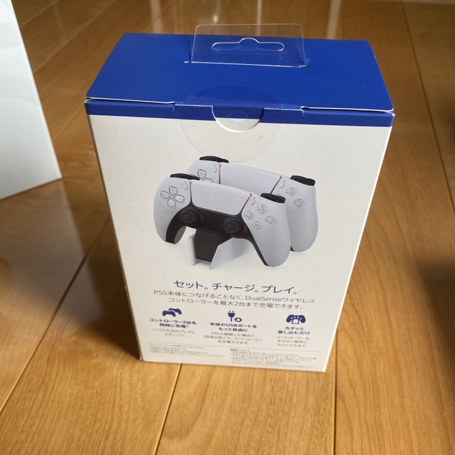 PlayStation(プレイステーション)のps5 充電スタンド エンタメ/ホビーのゲームソフト/ゲーム機本体(家庭用ゲーム機本体)の商品写真