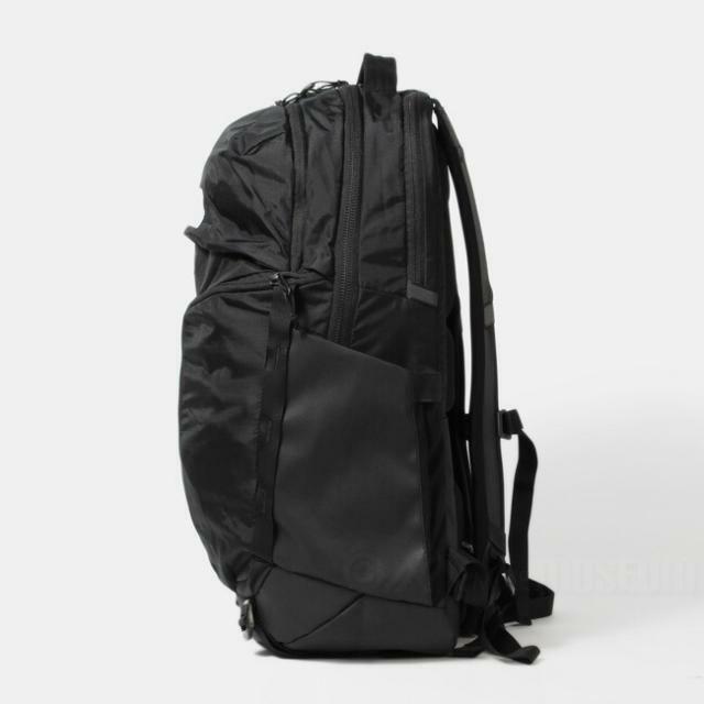 THE NORTH FACE ノースフェイス リュック SURGE BACKPACK 52SG【MINERAL GOLD-TNF BLACK】