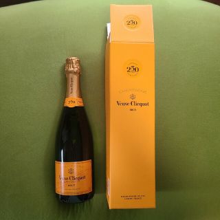 ヴーヴ・クリコ イエロー・ラベル・ブリュット　250周年記念　VEUVE C(シャンパン/スパークリングワイン)