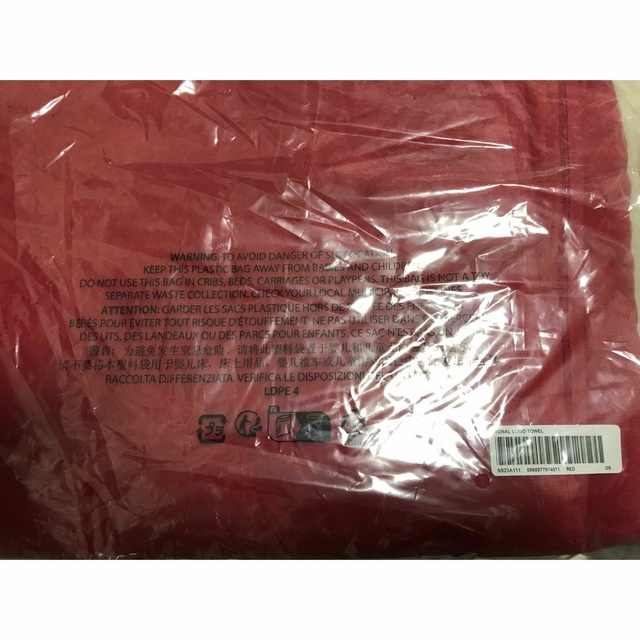 Supreme(シュプリーム)のsupreme 2023 ss Tonal Logo Towel red インテリア/住まい/日用品の日用品/生活雑貨/旅行(タオル/バス用品)の商品写真