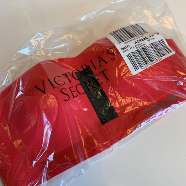 Victoria's Secret(ヴィクトリアズシークレット)の【新品】VS エンジェルマックス スポーツブラ ブライトチェリー 32A レディースの下着/アンダーウェア(ブラ)の商品写真