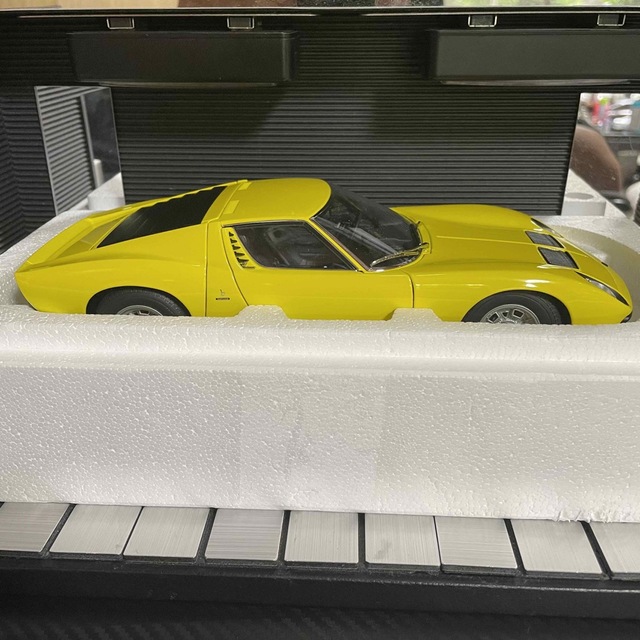 魅力的な価格 激レア色!絶版 未展示品 オートアート1/18