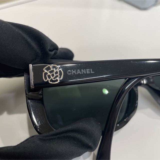 CHANEL(シャネル)の◇ シャネル カメリア サングラス ケース付き ◇ レディースのファッション小物(サングラス/メガネ)の商品写真