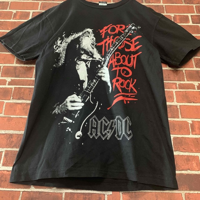 MUSIC TEE(ミュージックティー)の【大人気】AC/DC 両面プリント　バンドTシャツ 古着　半袖　ヴィンテージ メンズのトップス(Tシャツ/カットソー(半袖/袖なし))の商品写真