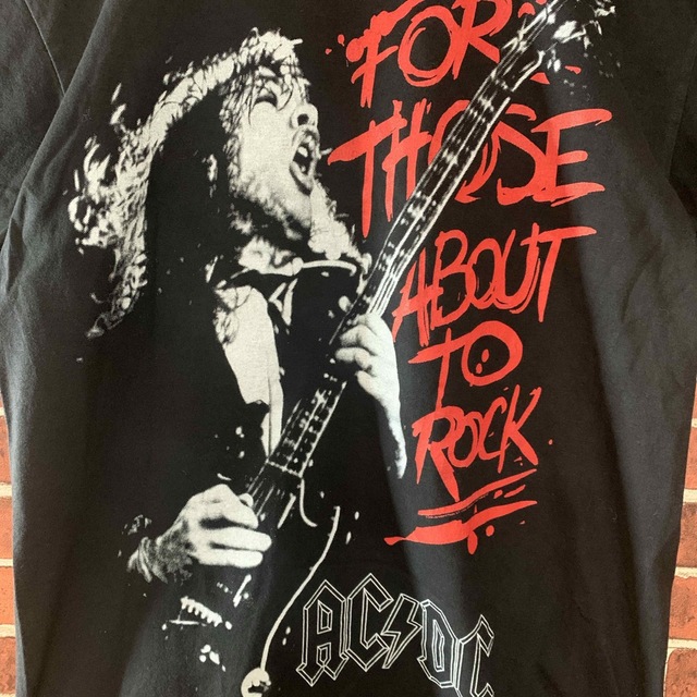 MUSIC TEE(ミュージックティー)の【大人気】AC/DC 両面プリント　バンドTシャツ 古着　半袖　ヴィンテージ メンズのトップス(Tシャツ/カットソー(半袖/袖なし))の商品写真