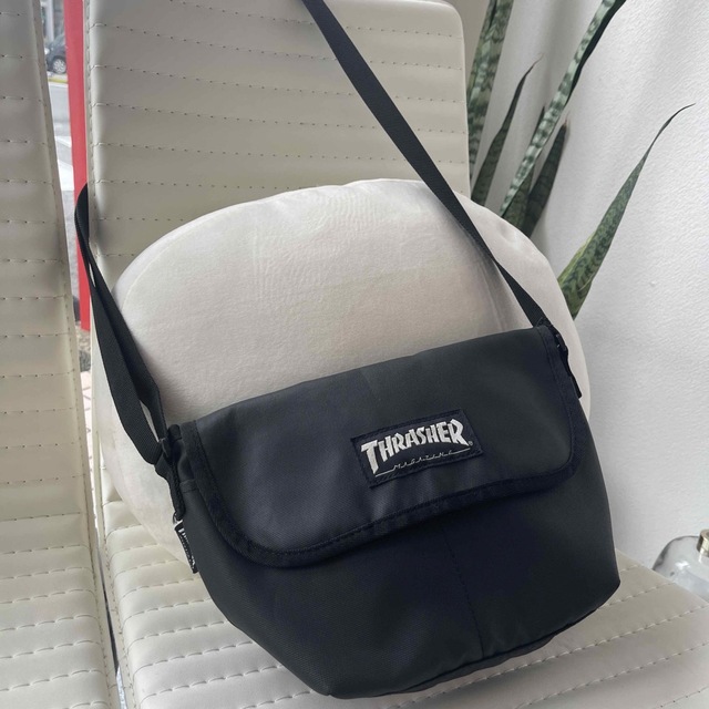 THRASHER(スラッシャー)のTHRASHERショルダーバッグ レディースのバッグ(ショルダーバッグ)の商品写真