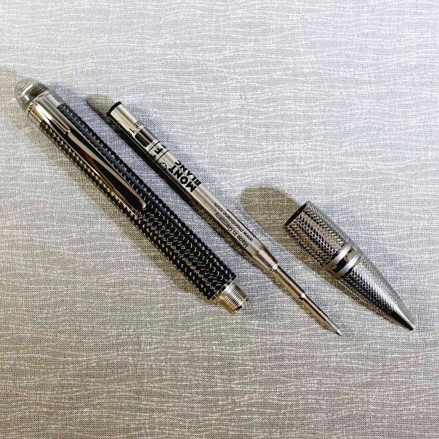 MONTBLANC(モンブラン)の【レア美品】モンブラン スターウォーカー ボールペン アルティメットカーボン インテリア/住まい/日用品の文房具(ペン/マーカー)の商品写真