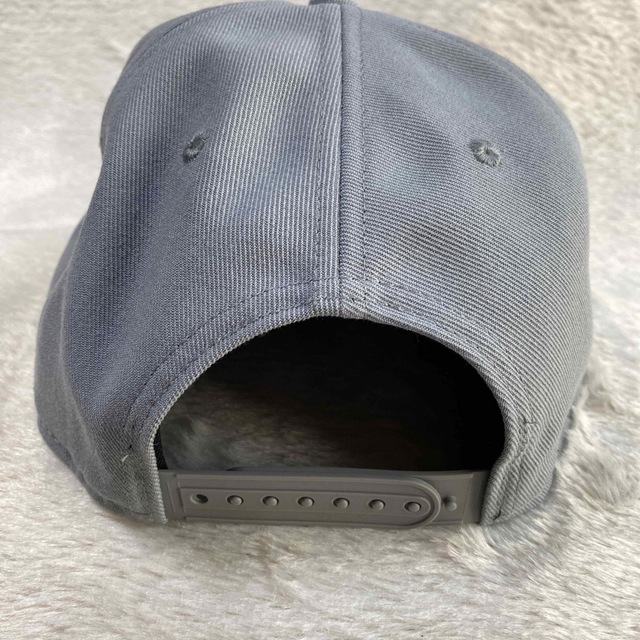 NIKE(ナイキ)のNIKE 刺繍キャップ　56〜61cmくらい　グレー メンズの帽子(キャップ)の商品写真