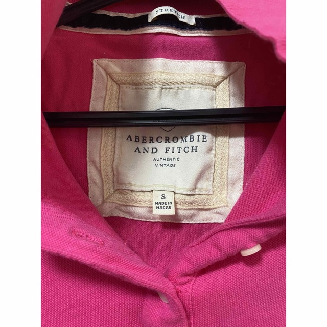 Abercrombie&Fitch(アバクロンビーアンドフィッチ)のレディース　ポロシャツ　アバクロ　ピンク　S レディースのトップス(ポロシャツ)の商品写真