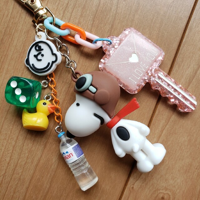 SNOOPY(スヌーピー)の専用⭐ハンドメイド スヌーピー ちょいじゃらキーホルダーじゃらじゃらキーホルダー ハンドメイドのアクセサリー(キーホルダー/ストラップ)の商品写真