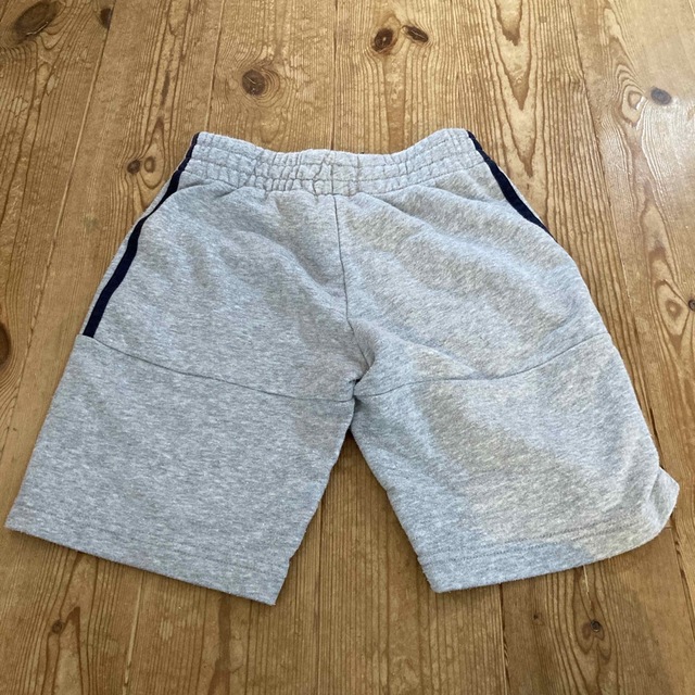 adidas(アディダス)のadidasキッズ短パン キッズ/ベビー/マタニティのキッズ服男の子用(90cm~)(パンツ/スパッツ)の商品写真