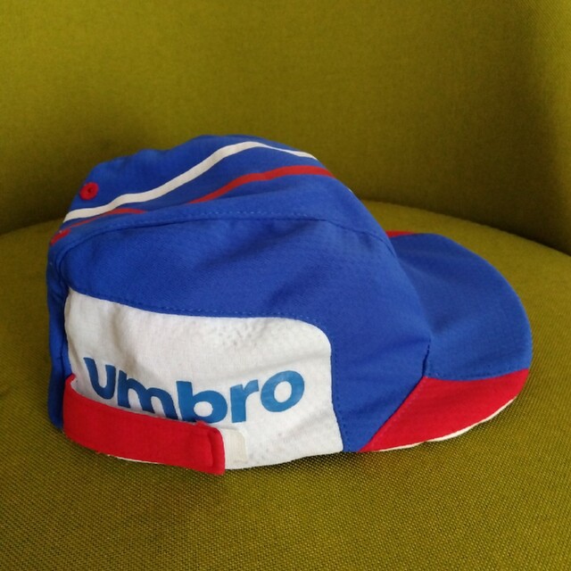 UMBRO(アンブロ)のumbro サッカー　帽子 スポーツ/アウトドアのサッカー/フットサル(その他)の商品写真