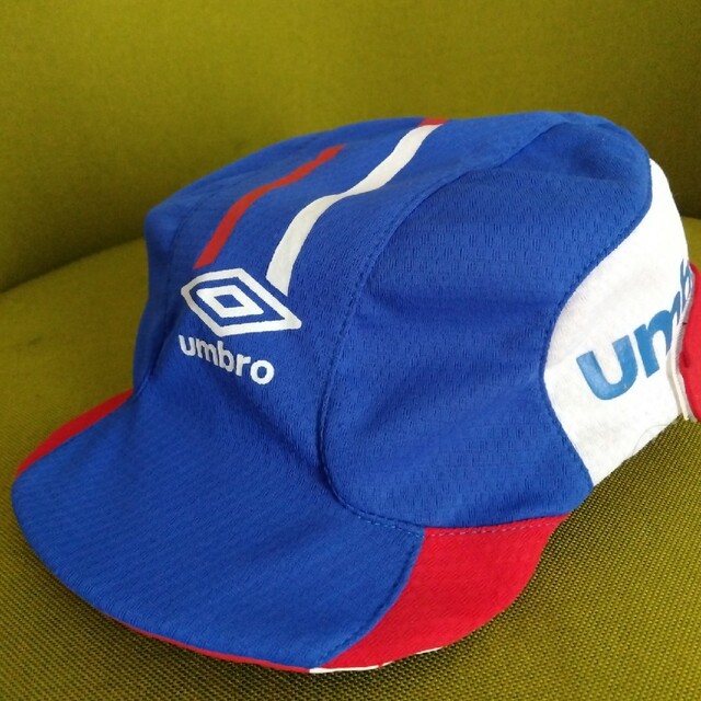 UMBRO(アンブロ)のumbro サッカー　帽子 スポーツ/アウトドアのサッカー/フットサル(その他)の商品写真