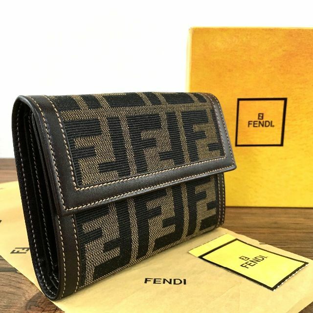 【美品】【送料無料】FENDI フェンディ ズッカ柄 三つ折り財布 財布