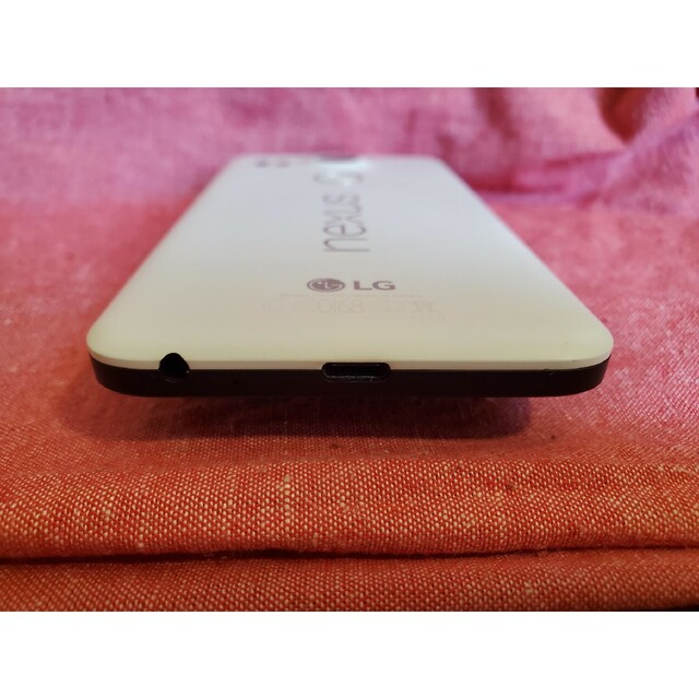 Google Nexus(グーグルネクサス)の美品 Nexus 5X 32GB LG-H791クオーツホワイト おまけケース スマホ/家電/カメラのスマートフォン/携帯電話(スマートフォン本体)の商品写真