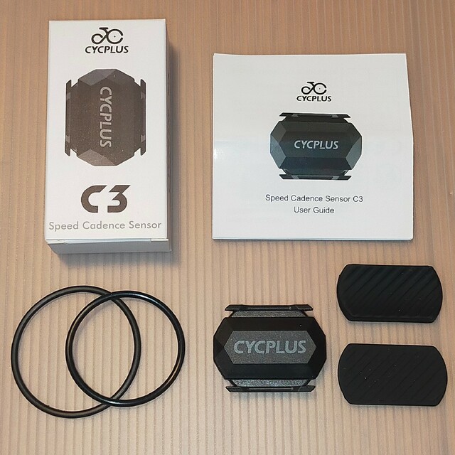 CYCPLUS M1とマウントとスピード・ケイデンスセンサー2個の