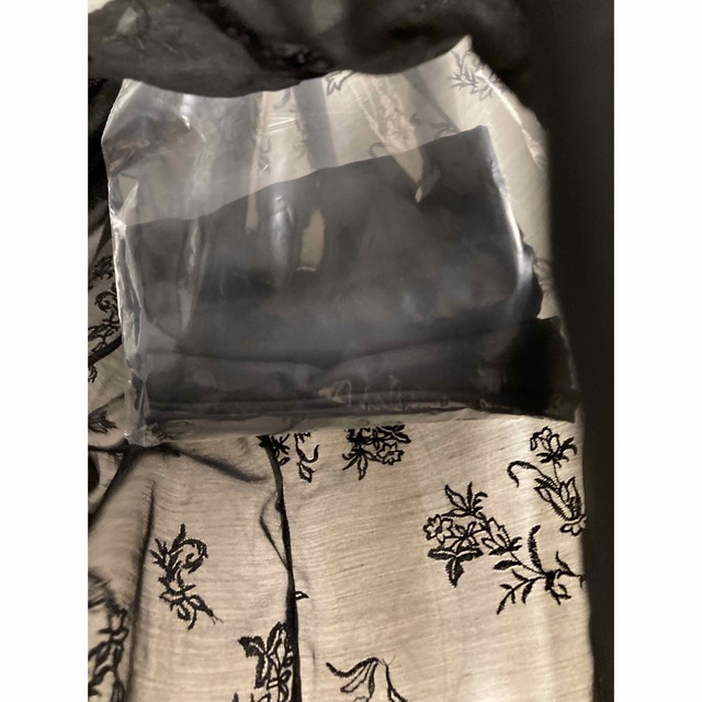 Lily Brown(リリーブラウン)のリリーブラウン　刺繍チャイナトップス レディースのトップス(シャツ/ブラウス(半袖/袖なし))の商品写真