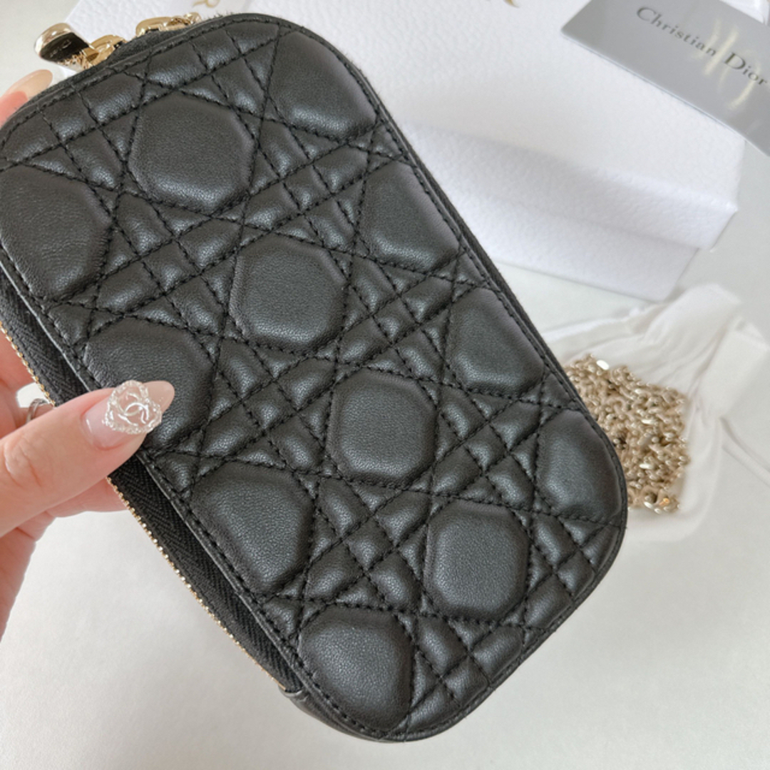 Christian Dior(クリスチャンディオール)の【最終値下げ】DIOR フォンホルダー ブラック スマホケース スマホ/家電/カメラのスマホアクセサリー(iPhoneケース)の商品写真