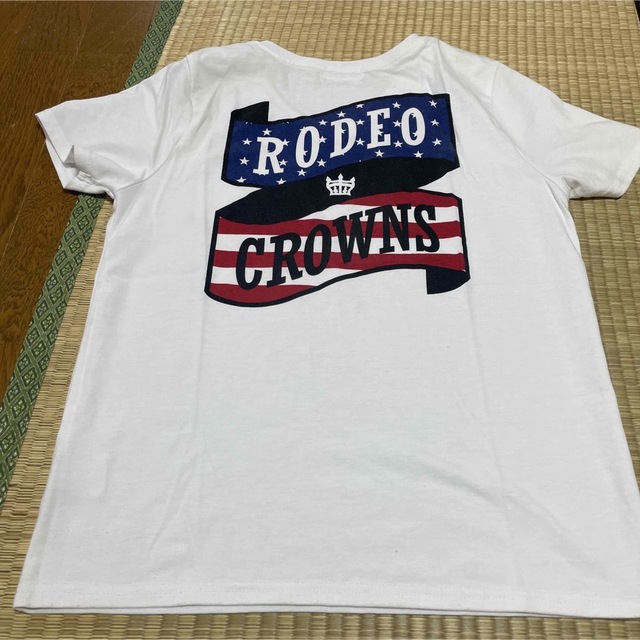 RODEO CROWNS WIDE BOWL(ロデオクラウンズワイドボウル)のロデオ　Tシャツ　Vネック レディースのトップス(Tシャツ(半袖/袖なし))の商品写真