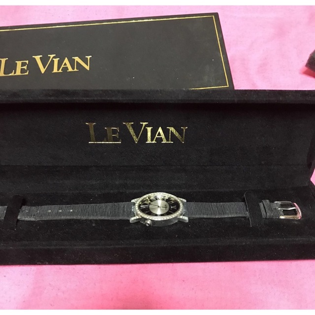 LEVIANダイヤ巻き腕時計