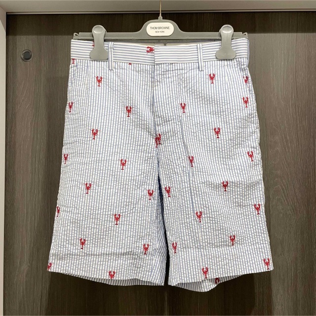 THOM BROWNE(トムブラウン)のTHOM BROWNE 0 ロブスター シアサッカー ショーツ トムブラウン メンズのパンツ(ショートパンツ)の商品写真