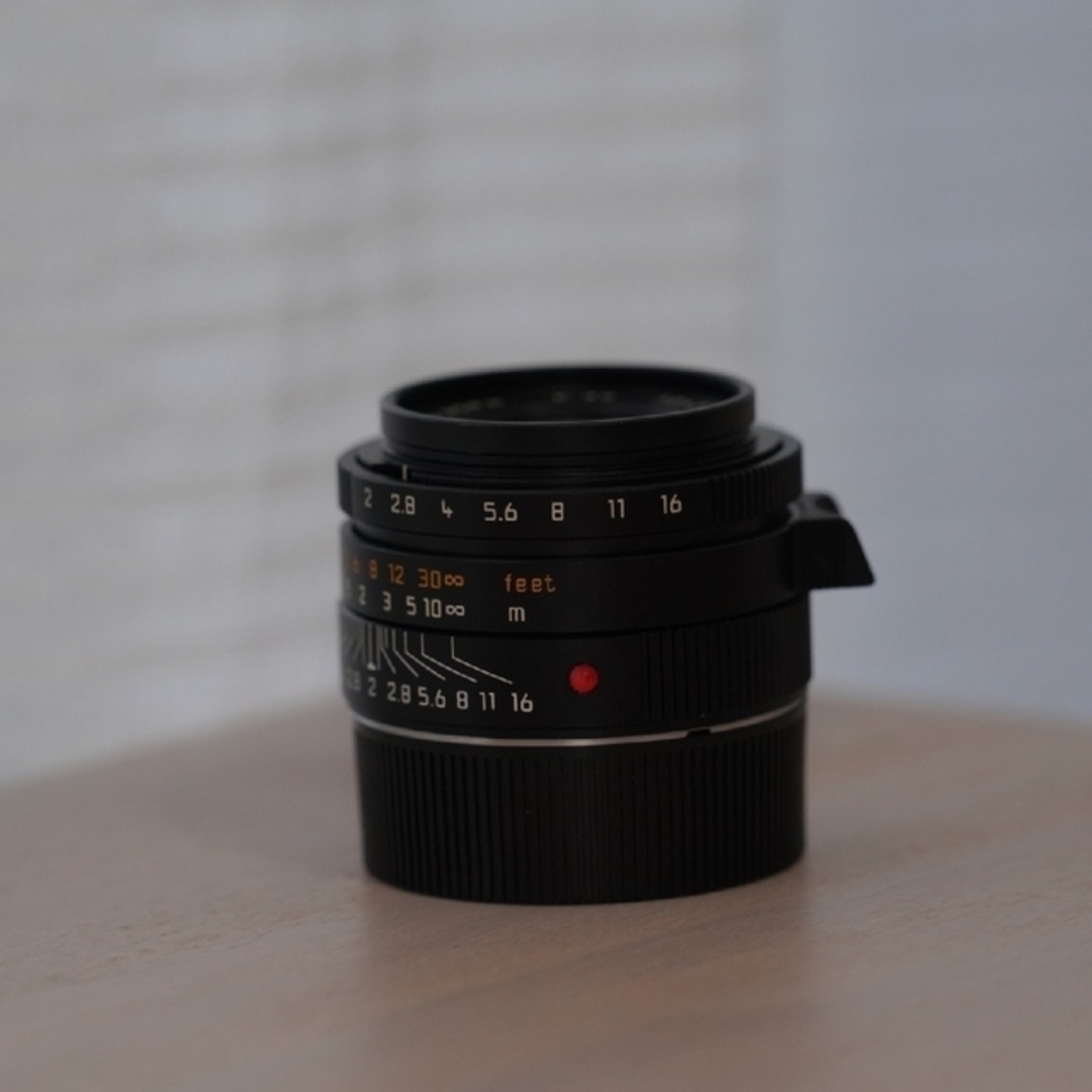 LEICA(ライカ)のライカ ズミクロン M 35mm f2 asph ブラック フードはめ込み式 スマホ/家電/カメラのカメラ(レンズ(単焦点))の商品写真