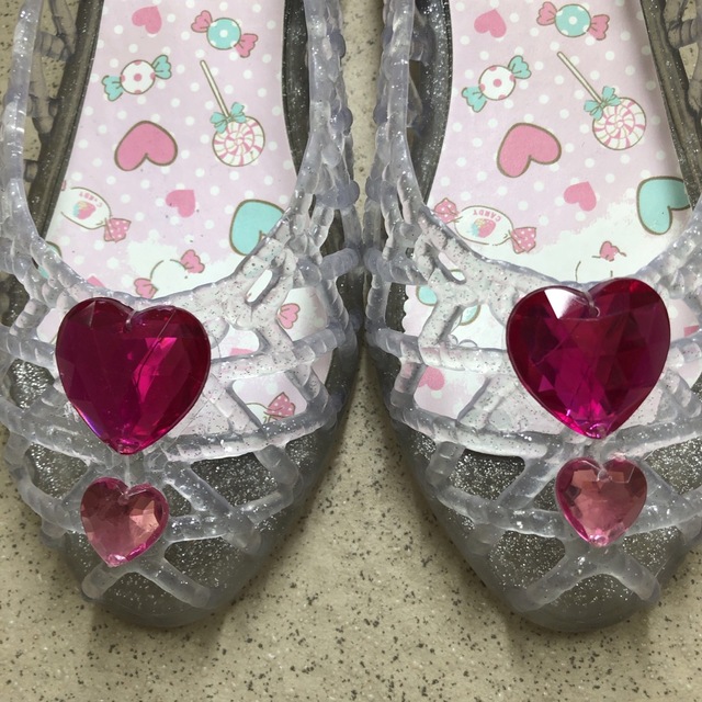 子供　サンダル　キティちゃん　サンリオ　キラキラ靴　18cm キッズ/ベビー/マタニティのキッズ靴/シューズ(15cm~)(サンダル)の商品写真