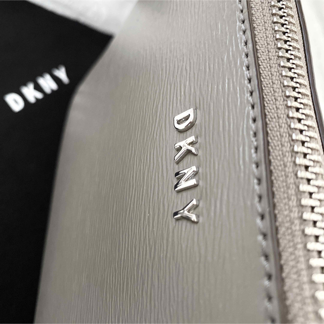 DKNY Bryant レザー ショルダー バッグ グレー　シルバー　チェーン