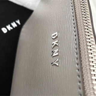 DKNY - DKNY Bryant レザー ショルダー バッグ グレー シルバー ...