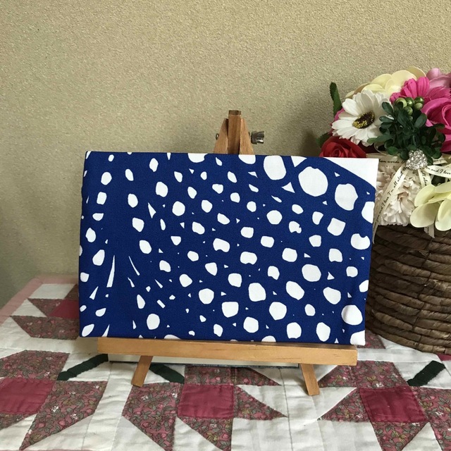 marimekko(マリメッコ)のマリメッコ  生地　ハンドメイド　シールトラプータルハ　ブルー　ぺったんこポーチ ハンドメイドのファッション小物(ポーチ)の商品写真