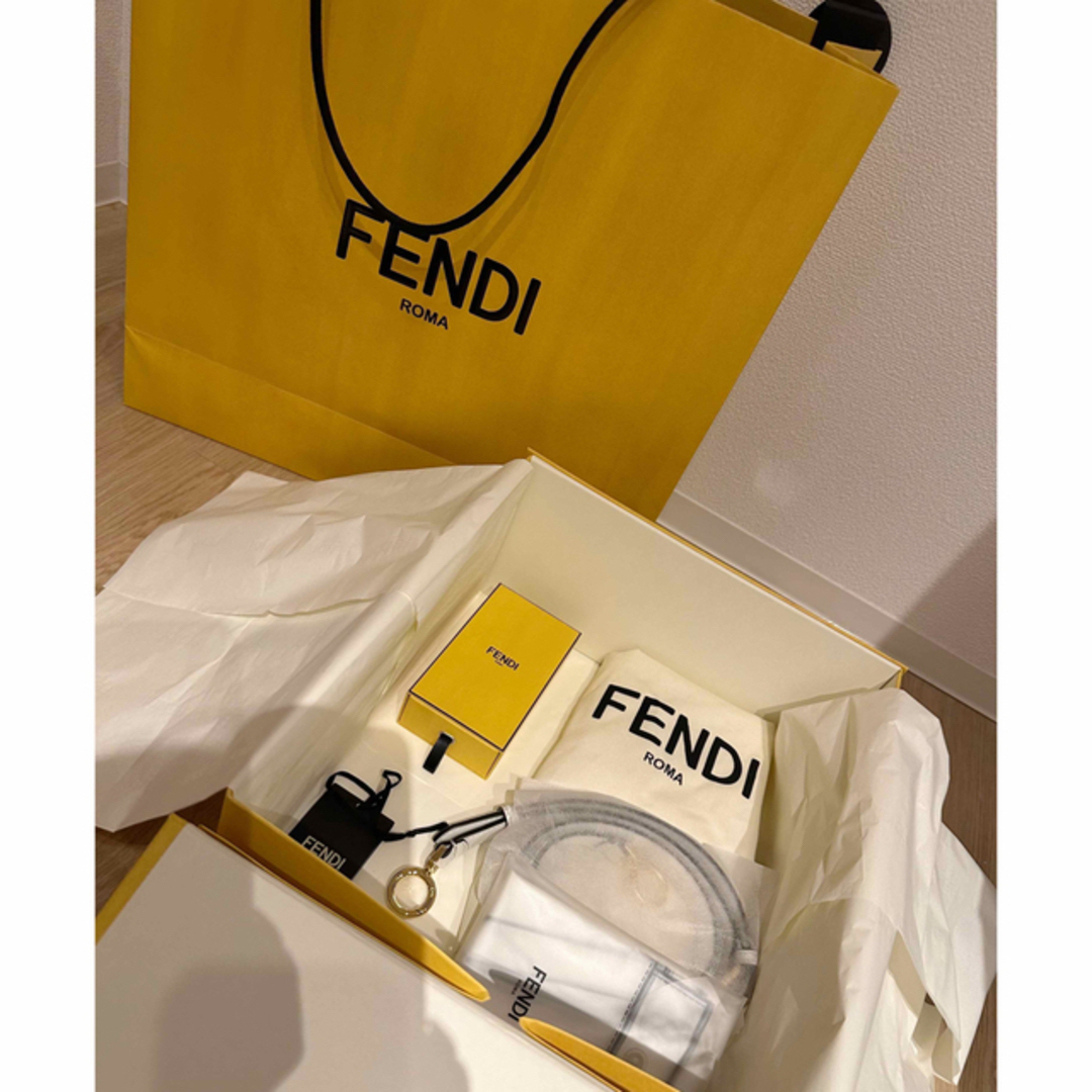 FENDI(フェンディ)のbell様専用　FENDI ピーカブー レディースのバッグ(ハンドバッグ)の商品写真