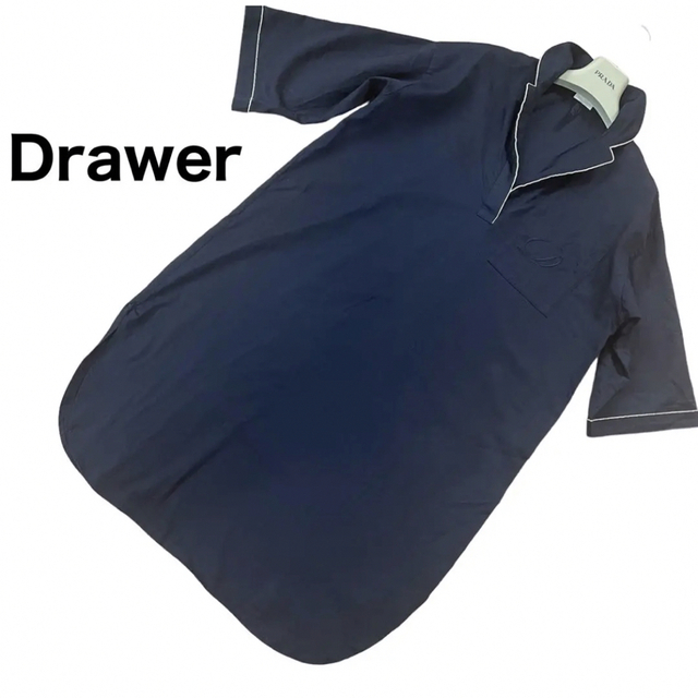 Drawer(ドゥロワー)のDrawer シャツワンピース　スキッパー　ビッグロゴ　ドロップショルダー　半袖 レディースのワンピース(ロングワンピース/マキシワンピース)の商品写真