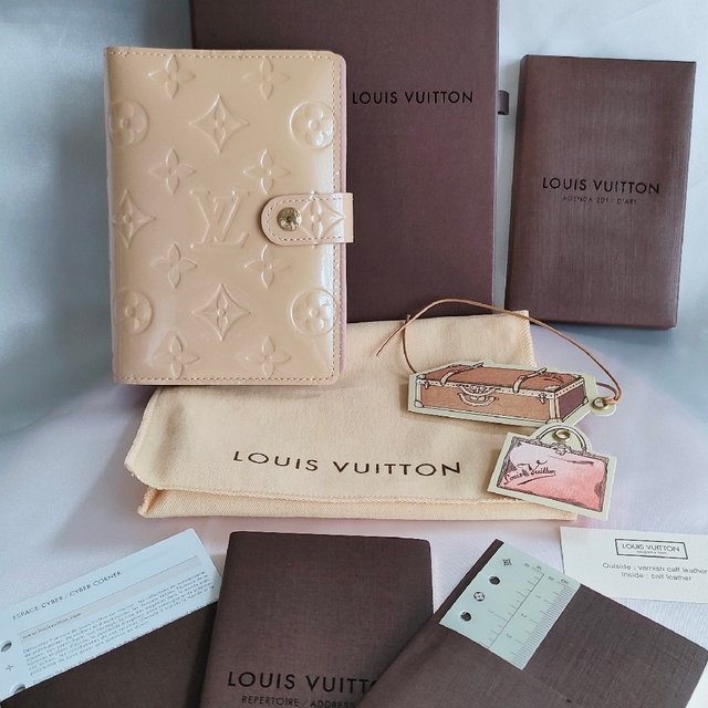 LOUIS VUITTON(ルイヴィトン)の【新品】ルイヴィトン モノグラムヴェルニ アジェンダ PM ペルル 手帳カバー インテリア/住まい/日用品の文房具(カレンダー/スケジュール)の商品写真