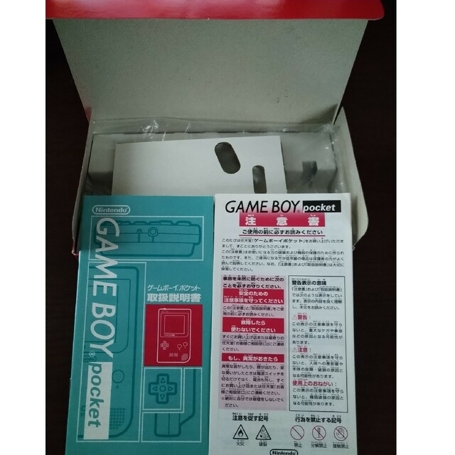 任天堂(ニンテンドウ)の任天堂ゲームボーイポケット　レッド エンタメ/ホビーのゲームソフト/ゲーム機本体(携帯用ゲーム機本体)の商品写真