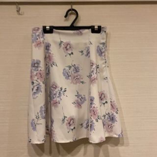 マジェスティックレゴン(MAJESTIC LEGON)の膝丈花柄スカート（MAJESTIC LEGON）(ひざ丈スカート)