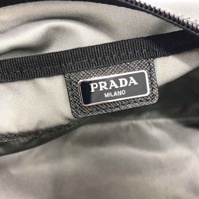 PRADA(プラダ)のプラダ PRADA セカンドバッグ 2NA029 トライアングルロゴ ポーチ ナイロン グレー インテリア/住まい/日用品の収納家具(ケース/ボックス)の商品写真