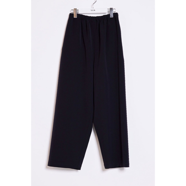 meer.  MAT SATIN RELAX PANTS 黒 レディースのパンツ(カジュアルパンツ)の商品写真