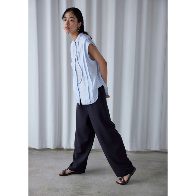 meer.  MAT SATIN RELAX PANTS 黒 レディースのパンツ(カジュアルパンツ)の商品写真