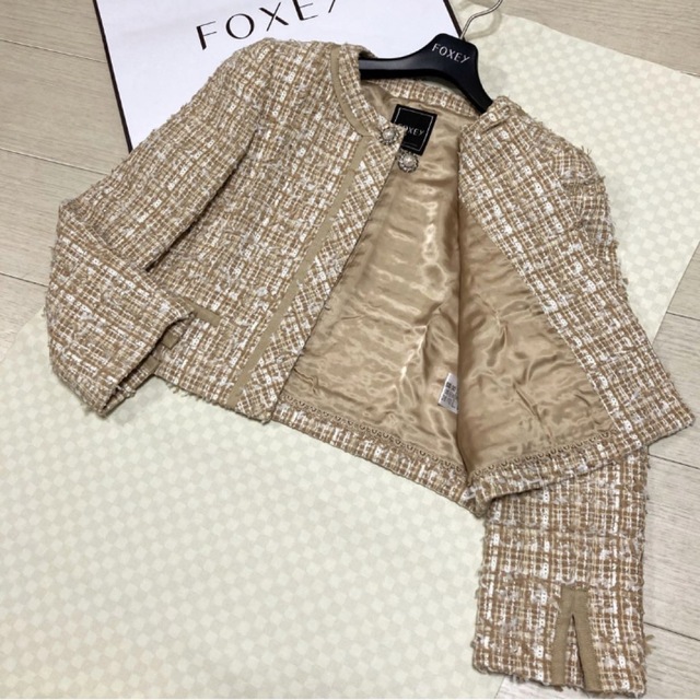 極美品 ¥129,000 FOXEY パールボタンツイードジャケット 40 42