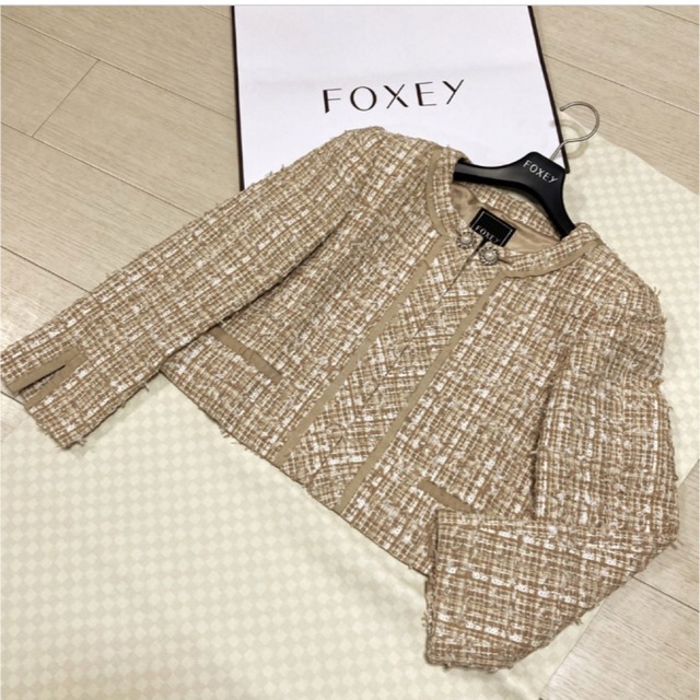 極美品 ¥129,000 FOXEY パールボタンツイードジャケット　40 42